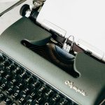 Critiques Typewriter
